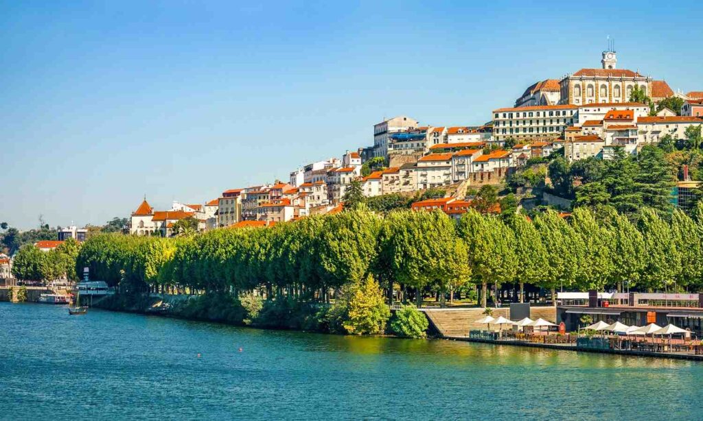 O quinto dia do nosso guia 7 Dias em Portugal leva você a Coimbra.