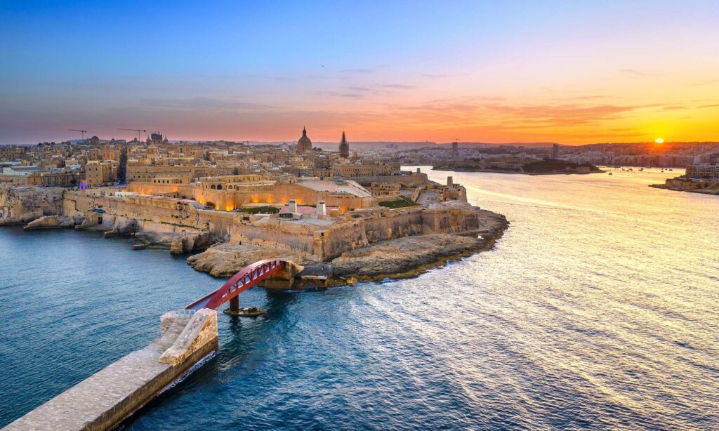 What do credit rating agencies think of Malta?